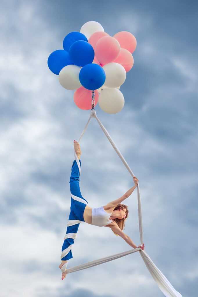 Aerial silk w Krarakan team